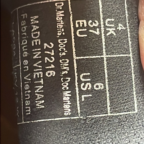 Dr Martens Women's Purple Patent Leather Boots. Excellent Condition. Size 6. - Picture 14 of 15